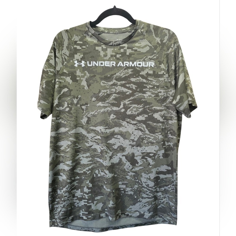 Under Armour Heat Gear Camo Shirt Medium Loose Fit‎ Performance Tee Performance